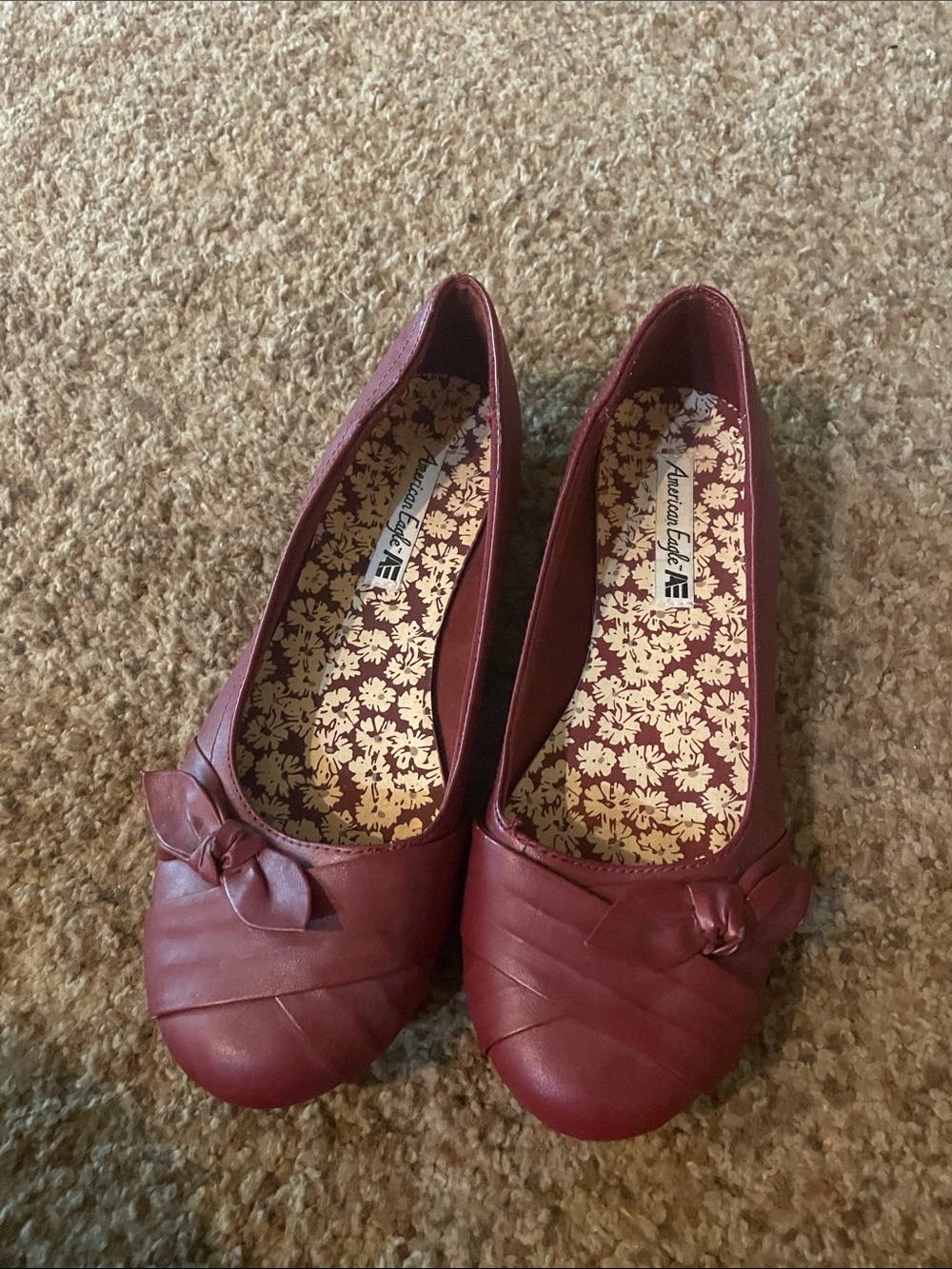 American Eagle Burgundy/Maroon Tie Flats Women’s 9